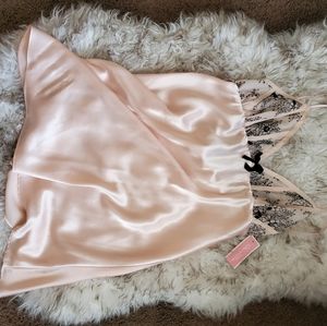 Oscar de la Renta lingerie NWT
